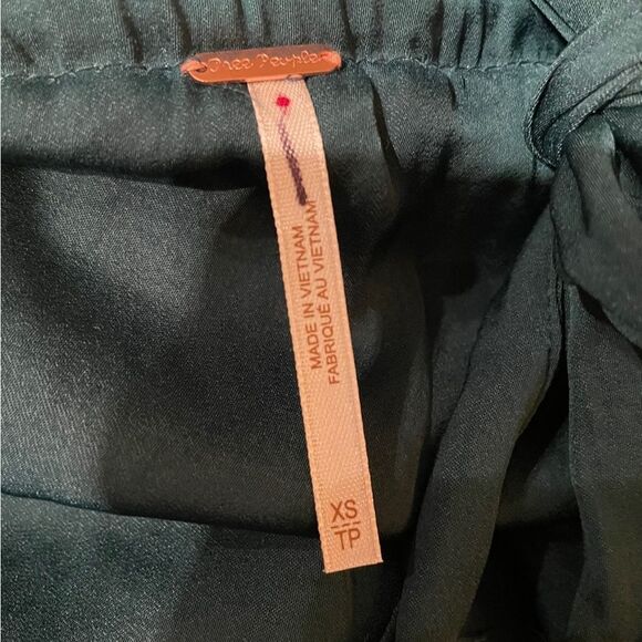 Free People Nova Convertible Sequin Mini
Size L,XS green
NWOT - Picture 8 of 11